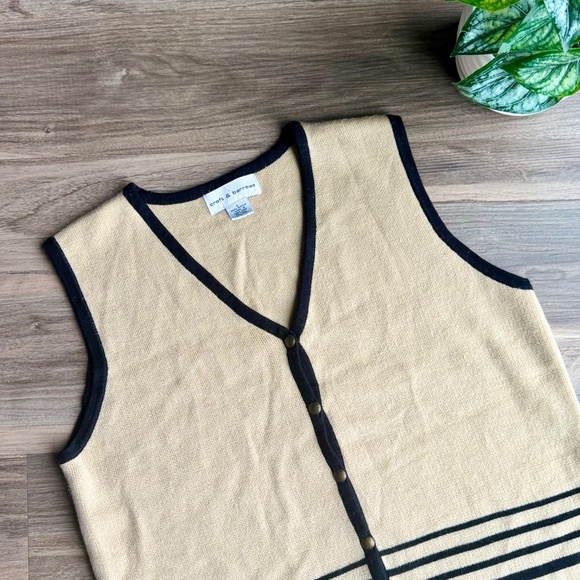 Vintage Croft & Barrow Tan & Black Striped Knit V- Neck Sweater Vest – Size L - Picture 2 of 8